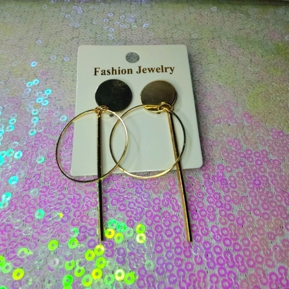 Statement dangle earrings - Picture 3 of 5